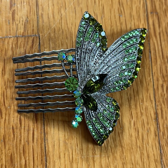 Swarovski Crystal Butterfly Hair Combs - Picture 4 of 4